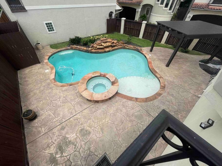 Adelina Mini-castle At Galleria With Heated Pool & Hébergement de vacances Houston