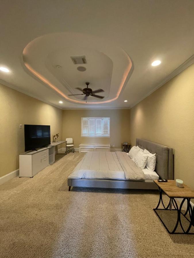 Adelina Mini-castle At Galleria With Heated Pool & Hébergement de vacances Houston