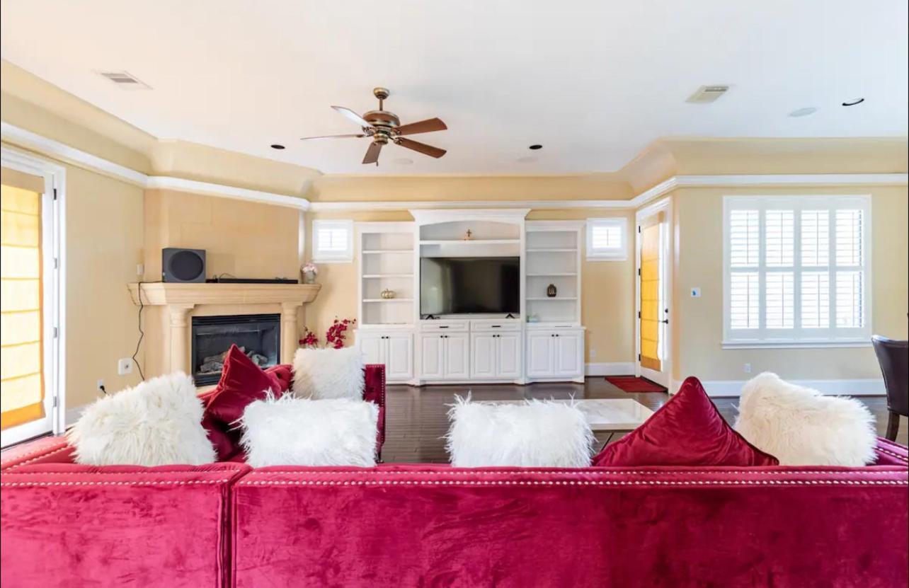 Adelina Mini-castle At Galleria With Heated Pool & Hébergement de vacances Houston